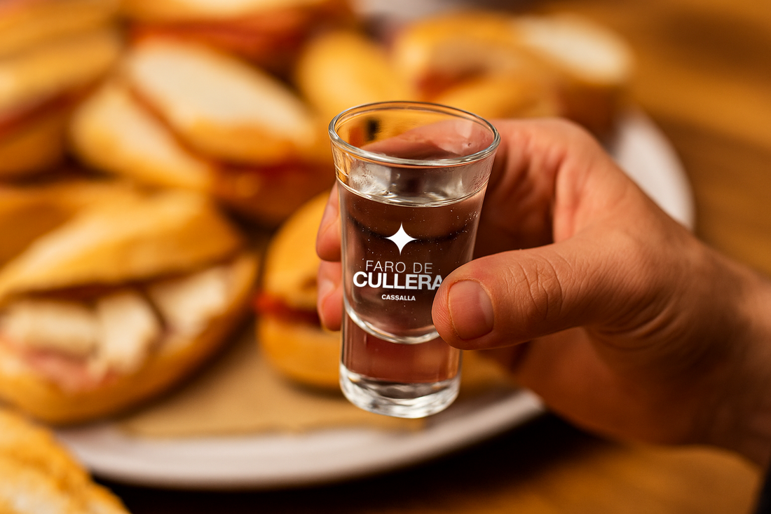 ¿Por qué se toma cazalla en el almuerzo?